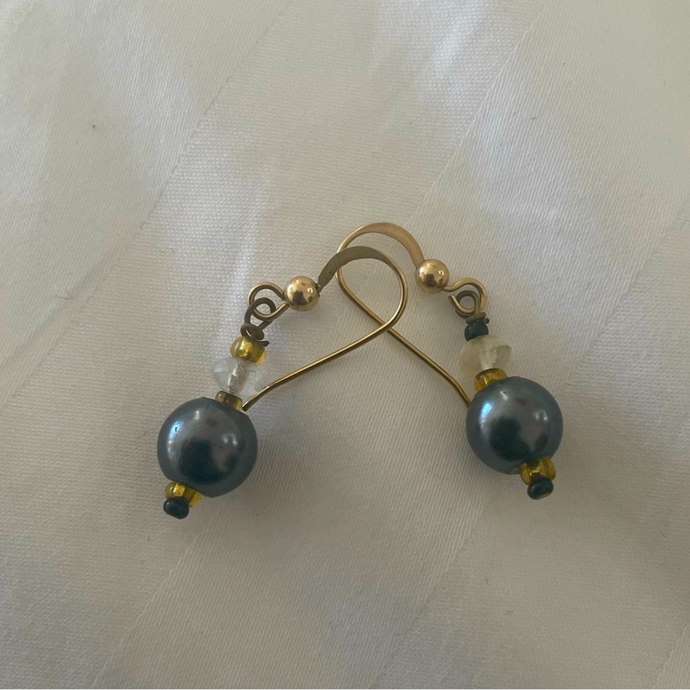Lovely gold and gray/black pearl earrings